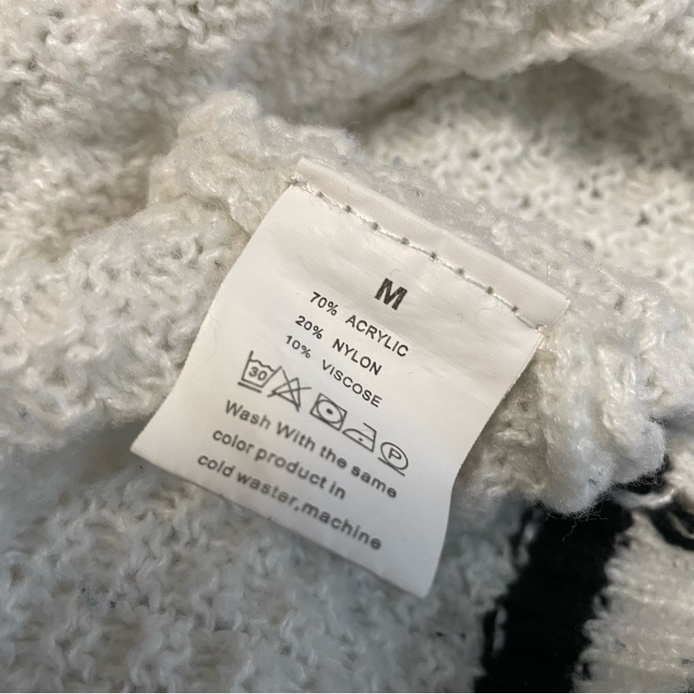 Preppy Black & White V-Neck Cable Knit Sweater Chest Crest Women’s Size Medium - Picture 8 of 9